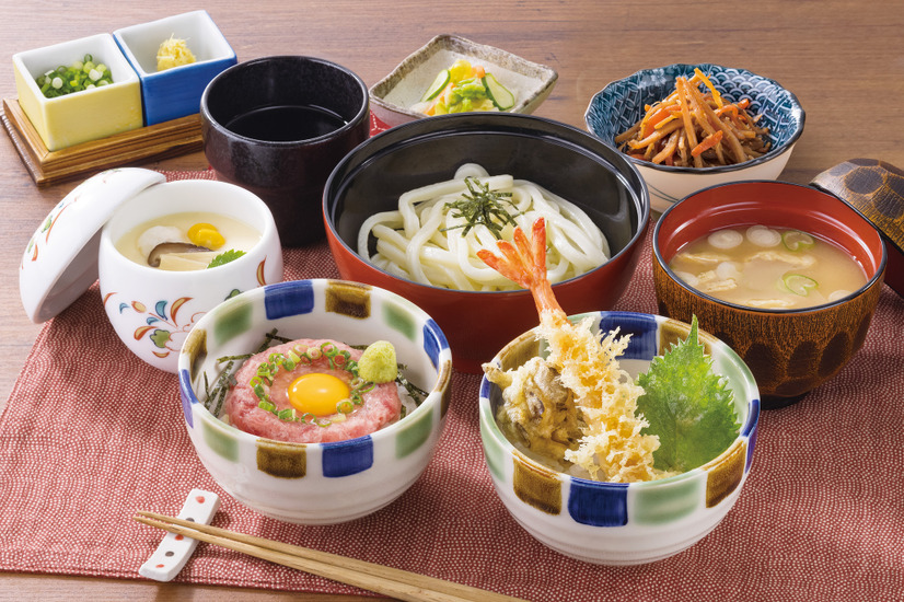 少しずつお料理を楽しめる「ミニ丼まんぷく膳」【特別販売】（税込１,５６２円）