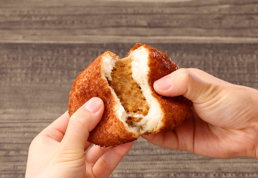 東京ばな奈の伝説のカレーパン　1個 378円