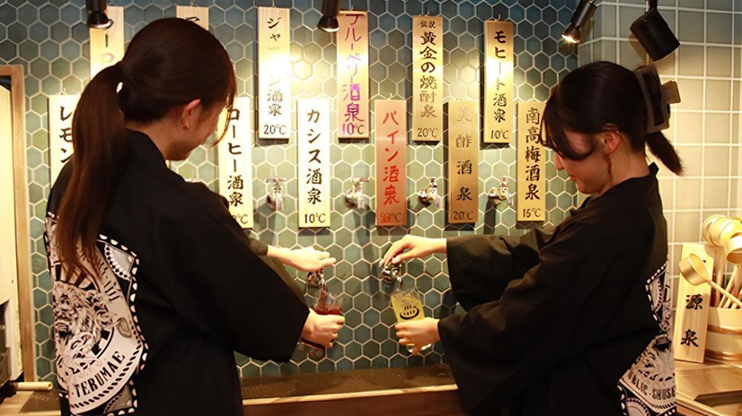 蛇口をひねるとお酒が出てくる“セルフ式飲み放題”