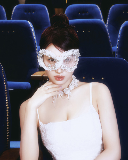 MISAMO JAPAN 1st ALBUM『PLAY』アーティスト写真(MOMO)