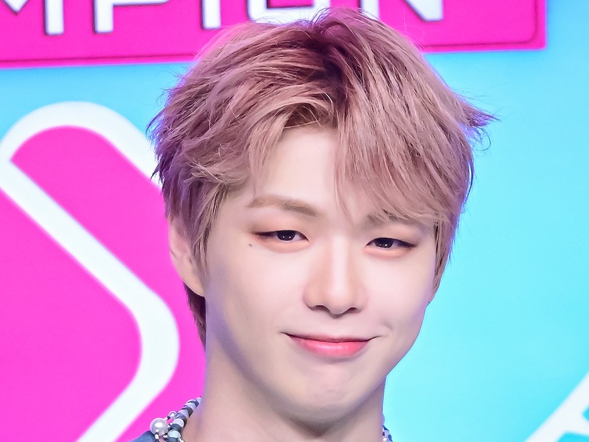 7年ぶりのWanna One再集結前に入隊…“センター”カン・ダニエル、坊主頭を公開