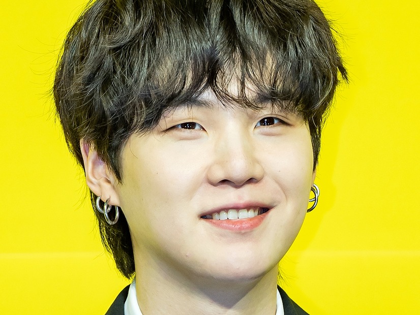 「ビジュ良すぎて泣く」BTS・SUGA、撮影を“匂わせ”？約4カ月ぶりの個人SNS更新に視線集中