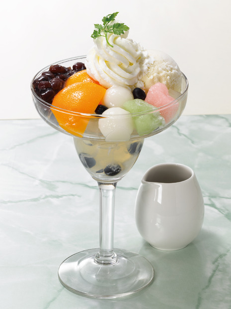 ロイヤルの白玉クリームあんみつ（税込968円）