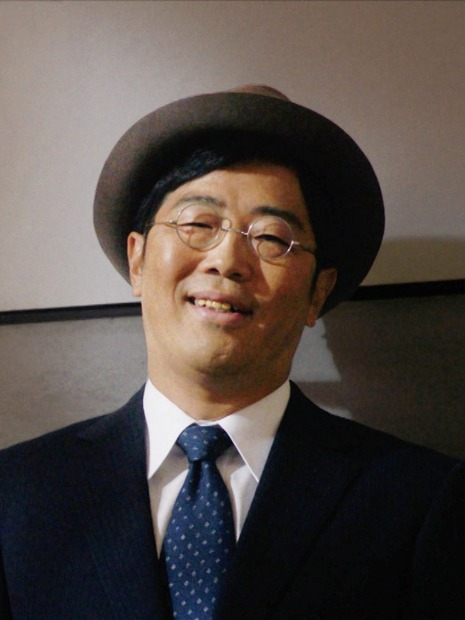 上野署の刑事役／鈴木拓（C）NHK