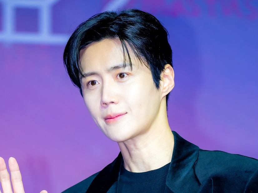 元恋人への中絶強要スキャンダルから“奇跡の復活”を果たすも…また消されたキム・ソンホの顔