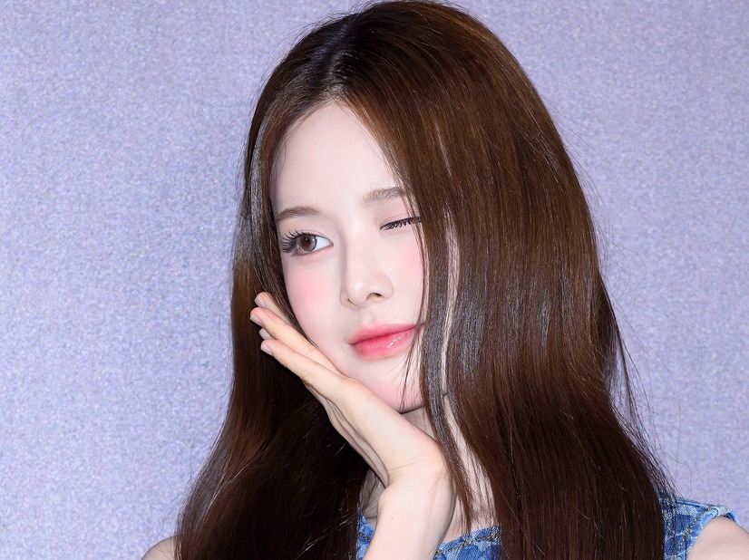 “第5世代ビジュアルクイーン”は伊達じゃない　iznaバン・ジミンの顔面力がバグってると話題