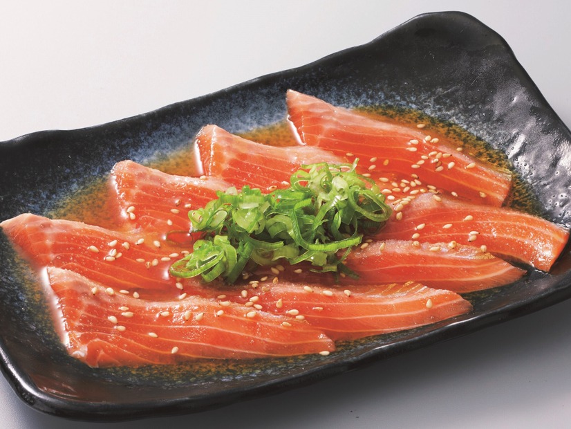 レバ刺しみたいなサーモン　759円（税込）