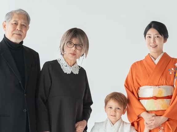 先生への無理難題に「モンペ」「皇帝育児」批判も…精子提供で“未婚母”を選んだ日本人タレントの育児観