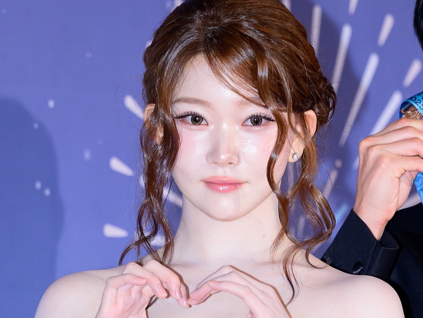 ミニスカ姿を下から…？日本人K-POPアイドル、大胆SHOTに視線集中「気絶」「バリかわいい」