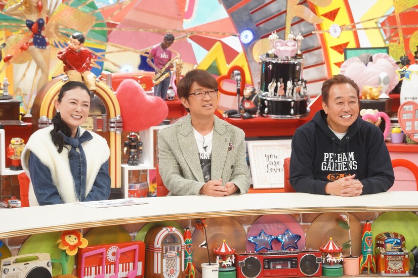 左から）国生さゆり、さまぁ～ず（大竹一樹、三村マサカズ）©フジテレビ