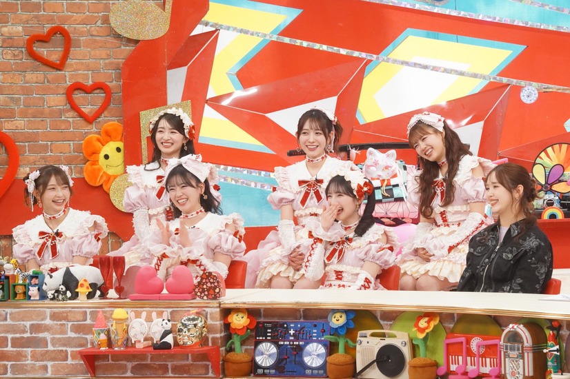 左から）超ときめき♡宣伝部、藤田ニコル©フジテレビ