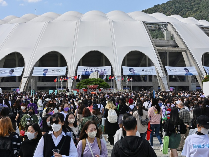 日本は5カ所、韓国はゼロ…K-POPの母国が直面する“会場不足”、ついに国会が動いた