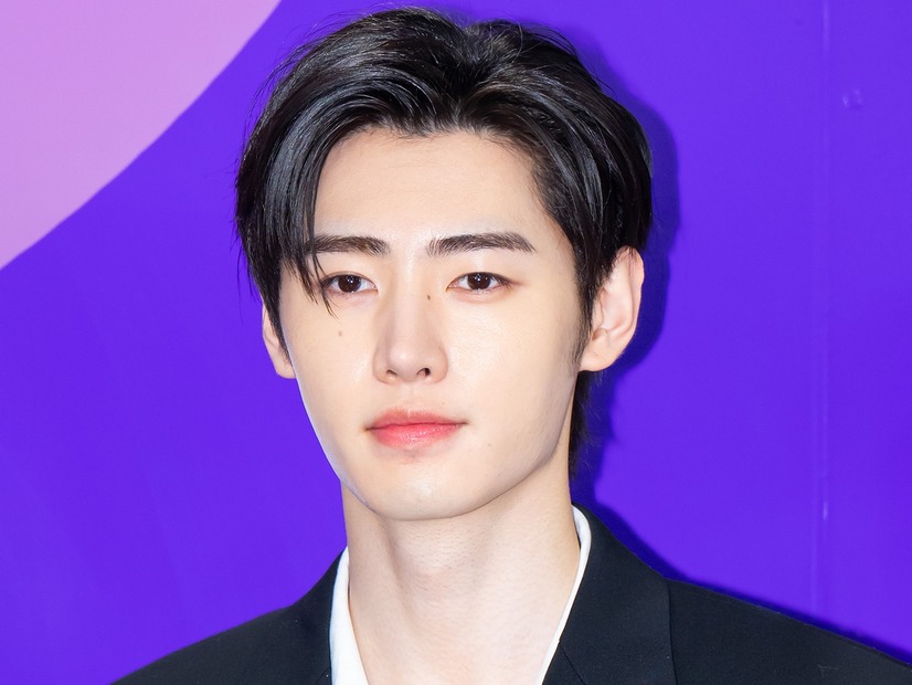 「もはや芸術作品」ENHYPEN・ソンフン、“全方位完璧”な非現実的ビジュアルにファンため息！