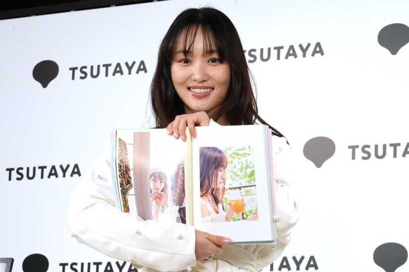 菅井友香【撮影：小宮山あきの】