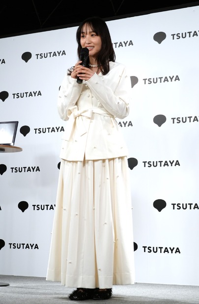 菅井友香【撮影:小宮山あきの】