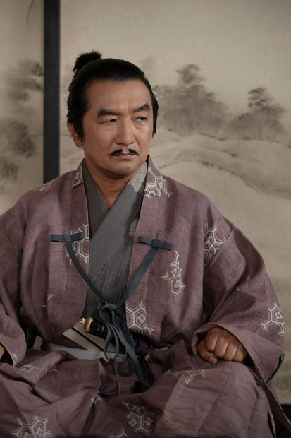 丹羽長秀／池田鉄洋（C）NHK