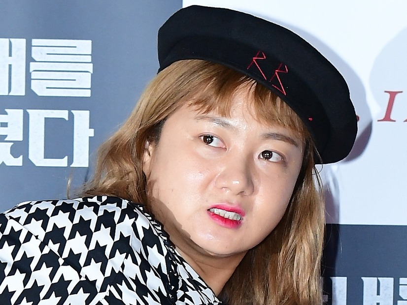 出国禁止の “注射おばさん”、違法施術疑惑を暴露した韓国タレントの元マネを攻撃「私の前では笑っておいて…」