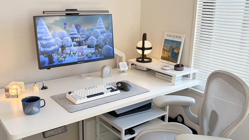 瞑色さんのデスク（C）瞑色（meishoku）