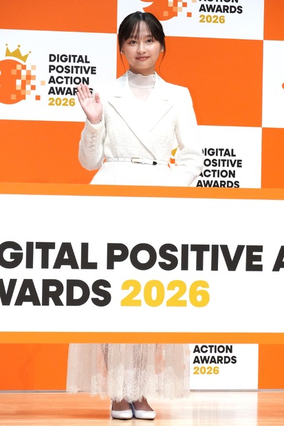 影山優佳【撮影：小宮山あきの】