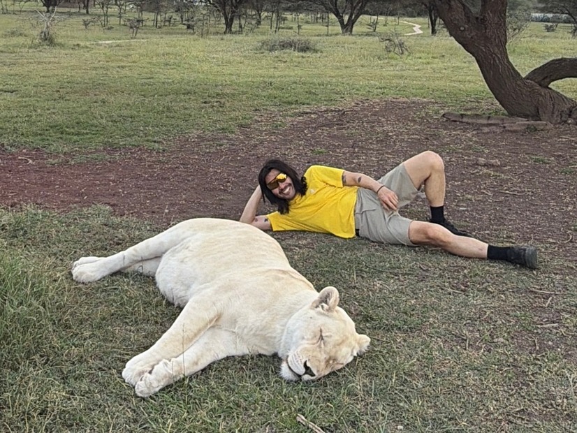 「薬で眠らせている」と動物虐待疑惑まで…“ライオン写真”が炎上した韓国タレント、あらためて釈明