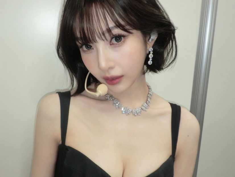 細すぎ注意　妄想をかき立てる“太もも全開ショット”で視線集中のジョイ、「痩せすぎ？」の声も