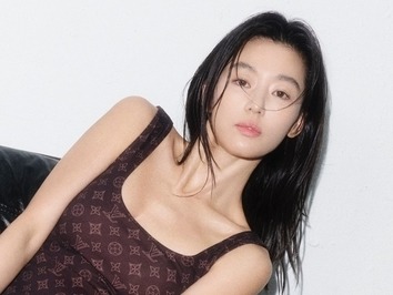 ハイレグボディスーツで際立つ高貴な肉体　チョン・ジヒョン、公開控えるゾンビ映画への自信を語る