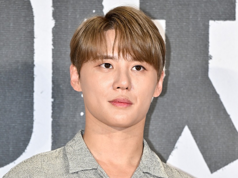 元東方神起・ジュンス、“韓国第1号オーナー”「テスラ・サイバートラック」で出勤！代表としての1日に注目