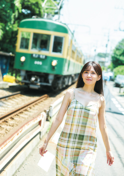 岡本彩夏『旬撮 GIRL Vol.28』撮影/高橋慶佑 ヘアメイク/海瀬志津奈 (JULLY) スタイリング/鮎川恵子