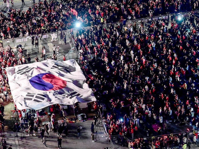 日本でも過半数が前向きな憲法改正、韓国では7割が「改憲賛成」と判明　1万2000人の大規模世論調査