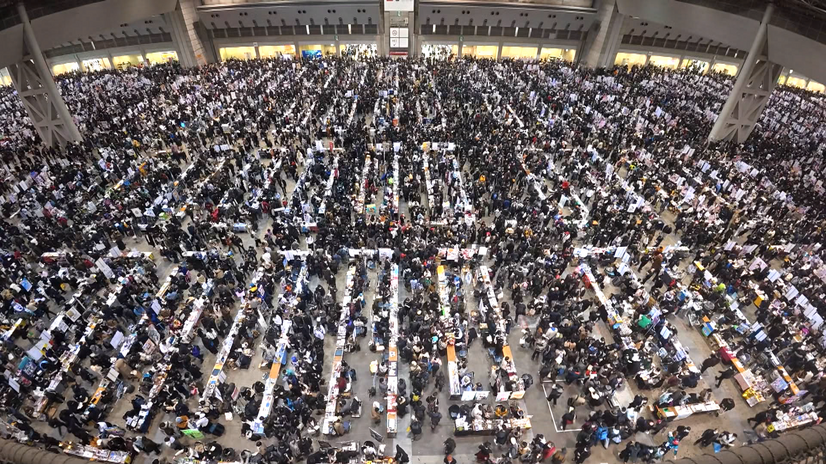 『ぼくらのコミケ史』2日間でおよそ30万人が訪れた（C）NHK