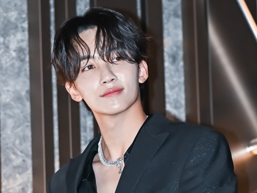 「え？夢？」兵役中のSEVENTEEN・ジョンハン、日本の居酒屋で“生ビール満喫”！近況ショットが話題