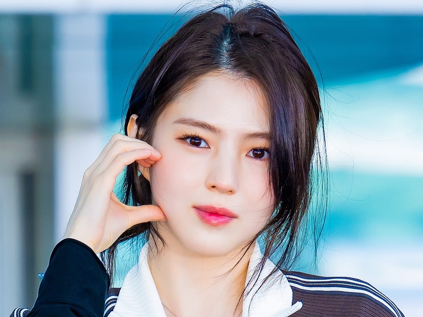 女優ハン・ソヒ、ニーハイソックスから真っ白肌チラリ…スポーティーな装いでイタリアへ出国