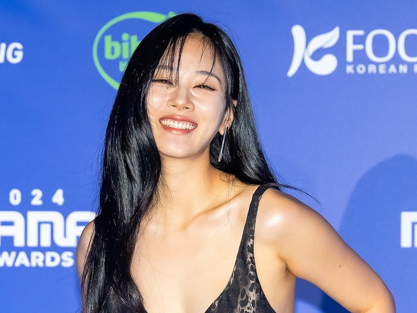 胸元の“ボリューム”がユラユラ…見る者すべてを魅了するBIBIのダンス「集中するとあごが上がる」