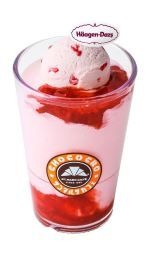 「ICHIGO ミルクスムージー with ハーゲンダッツ」Mサイズ　720円（税込）