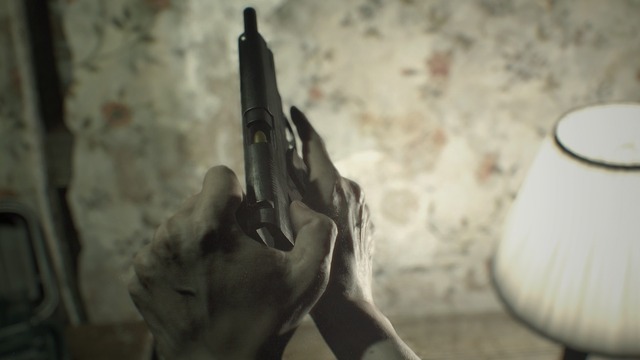 「動作が快適で、就寝前の恐怖体験にうってつけだ」海外レビューハイスコア『バイオハザード7 レジデント イービル ゴールドエディション』