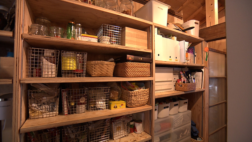 クローゼットも兼ねる大容量のパントリー©MSB