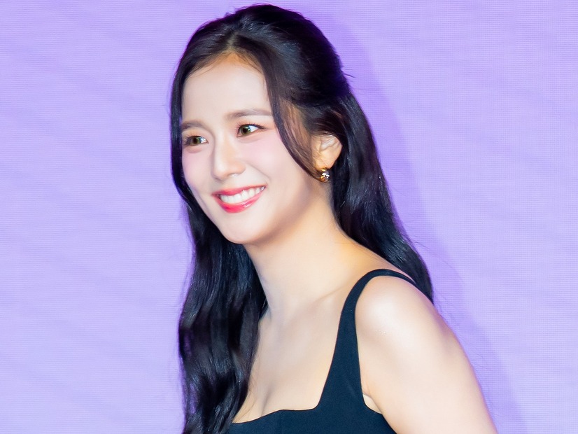 見えてもいいの…？BLACKPINK・ジス、素肌が透ける“大胆シースルー”に視線クギ付け