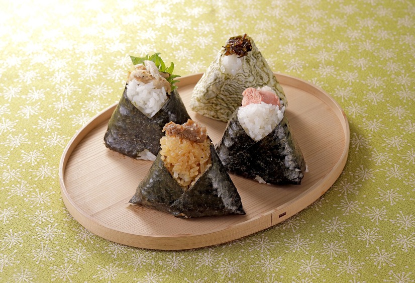 手前：「越後牛しぐれ　東武限定」480円（税込）　左：「自家製焼さば」370円（税込）　奥：「おぼろ昆布」350円（税込）　右：「たらこ」350円（税込）