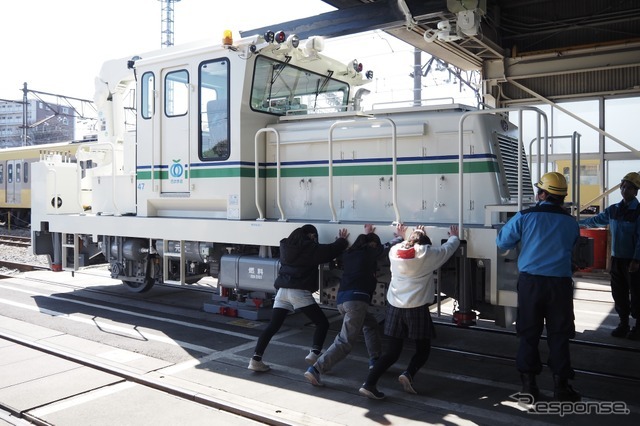 西武鉄道保線車両モーターカーを回転させる！