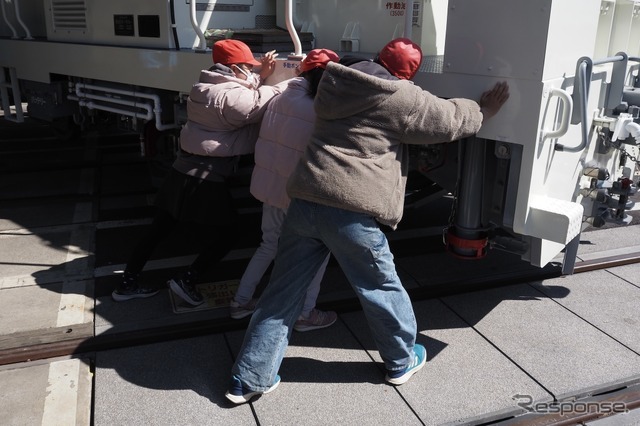 西武鉄道保線車両モーターカーを回転させる！