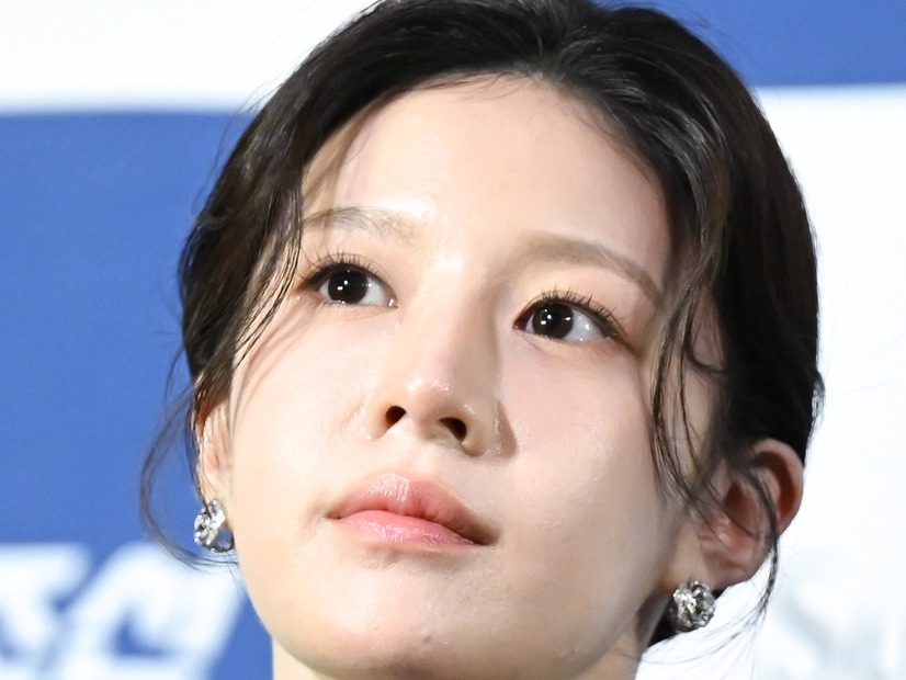 堂々露出のジェニーとは大違いとも、シャネルアンバサダー「失格」と批判され物議醸した韓国女優の“防寒”