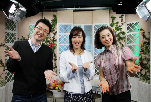 小町テレビに出演する（左から）三遊亭楽生、早見優、大東めぐみ
