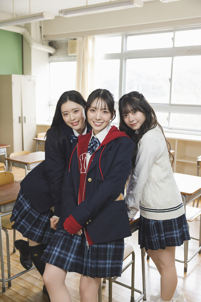 裏表紙：風見和香&桜井えま&仲村悠菜（私立恵比寿中学）／高校卒業「B.L.T.graduation2026中学・高校卒業」（東京ニュース通信社刊）撮影／藤本和典