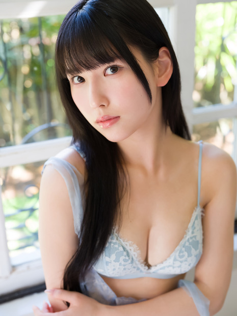 「森嶋あんり 1st写真集 あんちゅ」（KADOKAWA）　(C)01familia ,Ltd. All Rights Reserved.