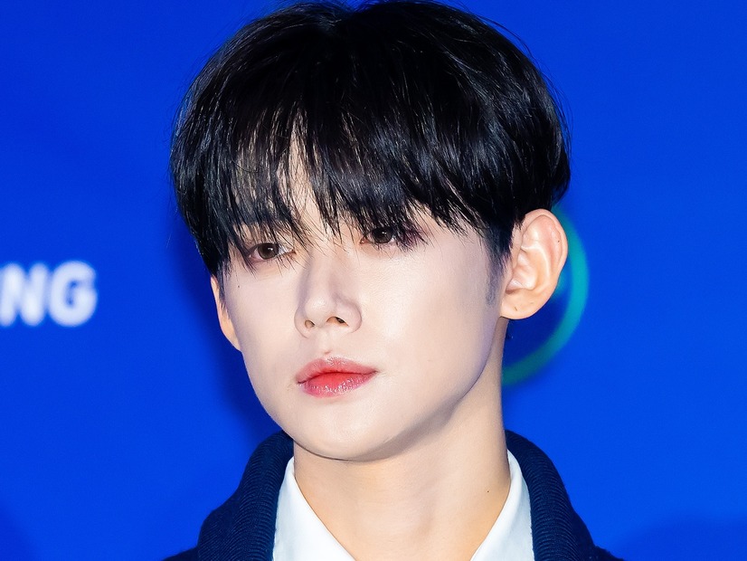 TXT・ヨンジュン、パリで見せた“爽やか笑顔”に沼落ちファン続出「エッフェル塔より輝いてる」