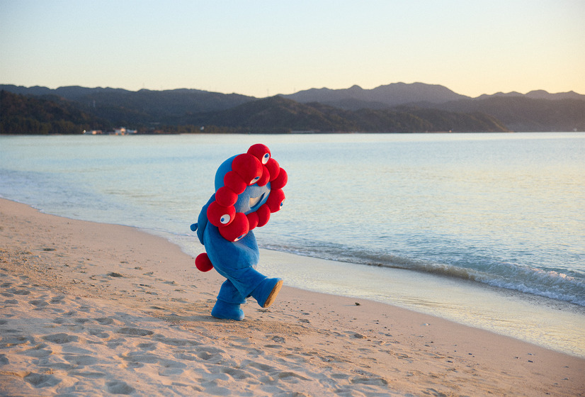 ミャクミャク1stグラビア写真集『I myaku you.」』（C）フェリシモ出版