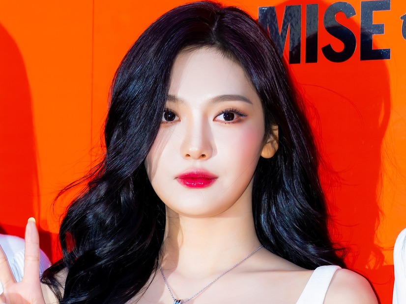 「化粧していないとブサイクだ」aespa・ニンニン、“すっぴん配信”での悪質コメントに痛烈な返答で話題