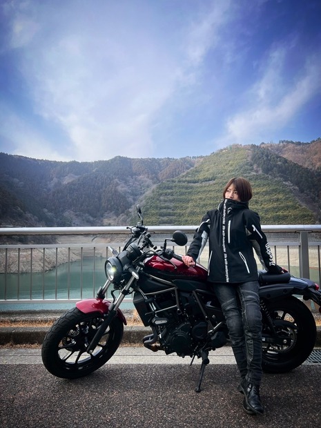 （写真は若月佑美の公式インスタグラムから）※所属事務所に掲載許諾をもらっています