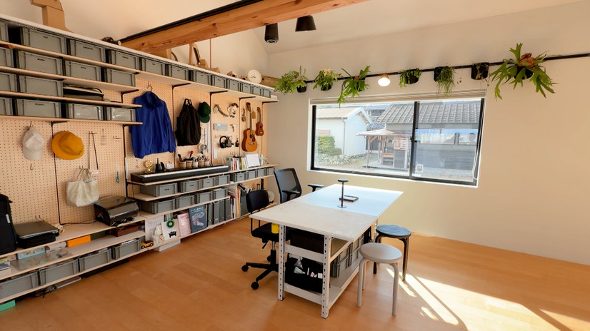 玄関を入ってすぐの場所にあるワークスペース©MBS