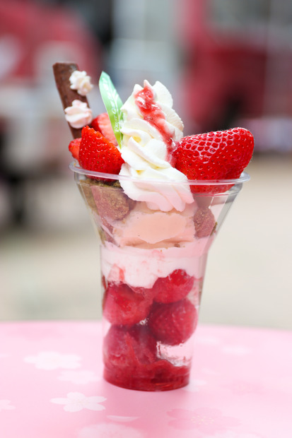 「ごろごろあまおうと抹茶のパフェ」2,000円【撮影／平木昌宏】